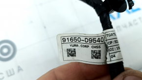 The Kia Sportage 17-22 trunk lid wiring is broken.