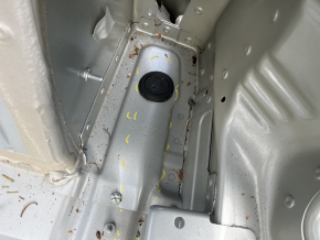 Rear right quarter wing of a 19-26 Porsche Cayenne on the body, silver, dented side member