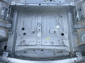 The trunk trough of a Porsche Cayenne 19-23 on the body is dented