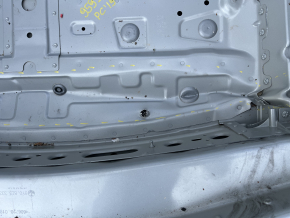 The trunk trough of a Porsche Cayenne 19-23 on the body is dented