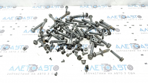 Incomplete set of rear suspension hardware for Porsche Cayenne 19-26