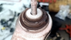 The lower right control arm of the front Porsche Cayenne 19-26 has a torn silent block.