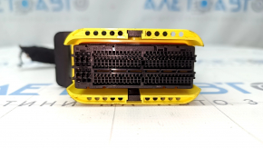 The SRS airbag computer module chip for the Porsche Cayenne 19-20 is large.