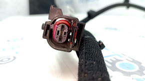 The positive terminal wiring of the Porsche Cayenne 19-26 battery is broken.