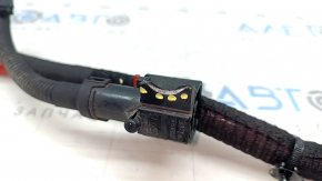 The positive terminal wiring of the Porsche Cayenne 19-26 battery is broken.
