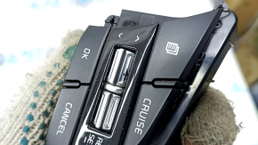 Kia Sportage 20-22 right steering wheel control buttons, gloss black with chrome, chrome trim