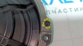 The rear right speaker on a Ford Edge 19-24 has broken guides.