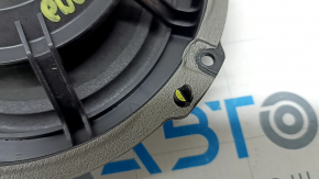 The front right door speaker on a Ford Edge 15-24 has a broken guide.