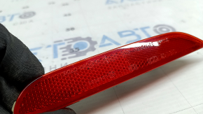 Nissan Rogue Sport 17-22 rear right reflector scratched