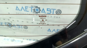 The trunk door is bare with glass, Nissan Rogue Sport 17-22 black G41, scratches on the glass.