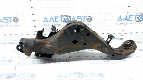 The rear left axle of a Nissan Rogue Sport 17-22 is rusty, the seal is torn.