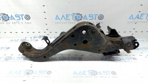 The rear right axle of a Nissan Rogue Sport 17-22 is rusty, the seal is torn.