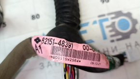 The front right door wiring of the Lexus RX350 RX450h 10-15 has two connectors cut off.