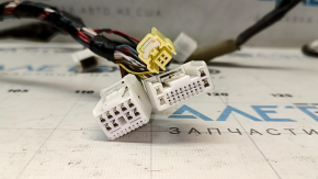 The front right door wiring of the Lexus RX350 RX450h 10-15 has two connectors cut off.