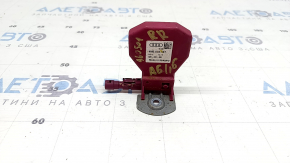 The right antenna amplifier for the Audi A6 C7 12-18 has a broken connector.
