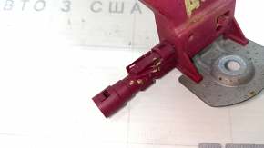 The right antenna amplifier for the Audi A6 C7 12-18 has a broken connector.