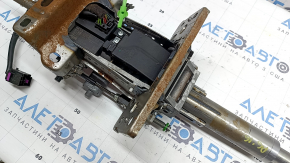 The steering column of the Audi A6 C7 12-18 with electrical adjustment is rusty.