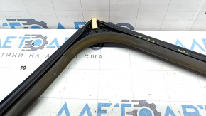 The rear right window seal on a Hyundai Tucson 22-26 is covered in soot.
