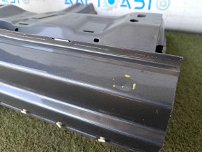 The central right body pillar of the VW Tiguan 18-24 is sawn off, the butt