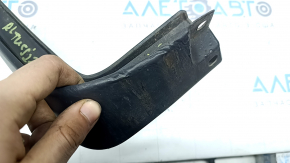 The rear right mudguard of a Hyundai Tucson 22-26 is melted.