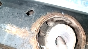 The rear subframe of a Honda CRV 20-22 hybrid is rusty, with microcracks in the transmission.