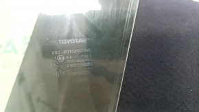 Toyota Prius 30 10-15 front right door glass, yellow tint