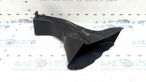The left brake cooling duct for a BMW 3 F30 12-18 has a broken mount.