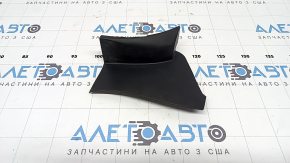 The rear right outer wing light cover for a Toyota Prius 50 16-18 has a broken mount.