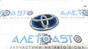 The Toyota Prius 50 16-22 trunk door emblem has a broken guide.