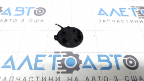 The towing hook plug for the front bumper of a VW Tiguan 18-21 has a broken fastening.
