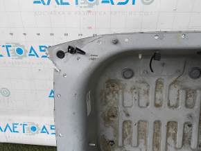 The trunk trough of the Land Rover Range Rover Velar 18-20 is drilled out