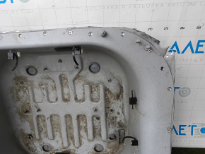 The trunk trough of the Land Rover Range Rover Velar 18-20 is drilled out