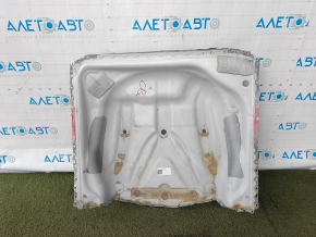 The trunk trough of the Mercedes GLA 14-20 has been drilled out.
