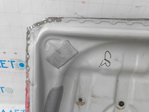 The trunk trough of the Mercedes GLA 14-20 has been drilled out.