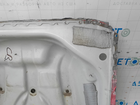 The trunk trough of the Mercedes GLA 14-20 has been drilled out.
