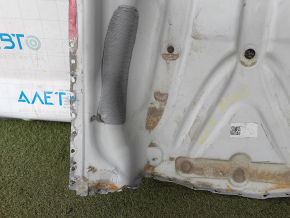 The trunk trough of the Mercedes GLA 14-20 has been drilled out.