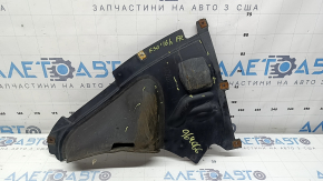 The lower part of the front right fender liner of a BMW 3 F30 12-18 is worn out.