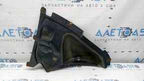 The lower part of the front right fender liner of a BMW 3 F30 12-18 is worn out.