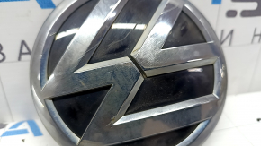 VW Tiguan 18-21 tailgate emblem scratches