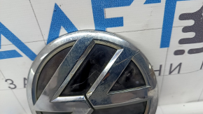 VW Tiguan 18-21 tailgate emblem scratches