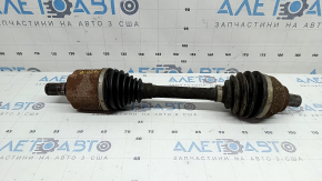 The front left half-shaft of a VW Tiguan 18-24 is rusty.
