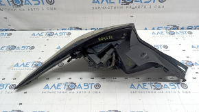 Chevrolet Volt 16-19 right headlight scratches
