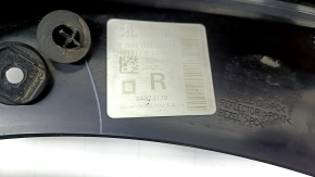 Chevrolet Volt 16-19 right headlight scratches