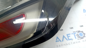 Chevrolet Volt 16-19 right headlight scratches
