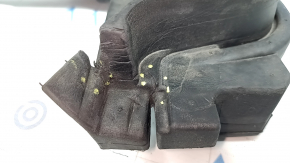 Rear left hood seal on a Porsche Macan 15-26, torn on the body