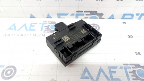 The front right door computer of the Porsche Macan 15-26 has a broken mount.