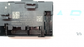 The front right door computer of the Porsche Macan 15-26 has a broken mount.
