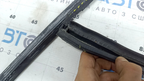 Front right window seal for Porsche Macan 15-26 with molding, matte black, torn