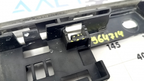 The right rear threshold mount for a Porsche Macan 15-18 is broken.