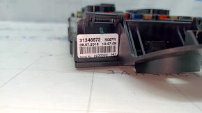 The fuse box in the cabin of the Volvo XC90 16-17 is broken.